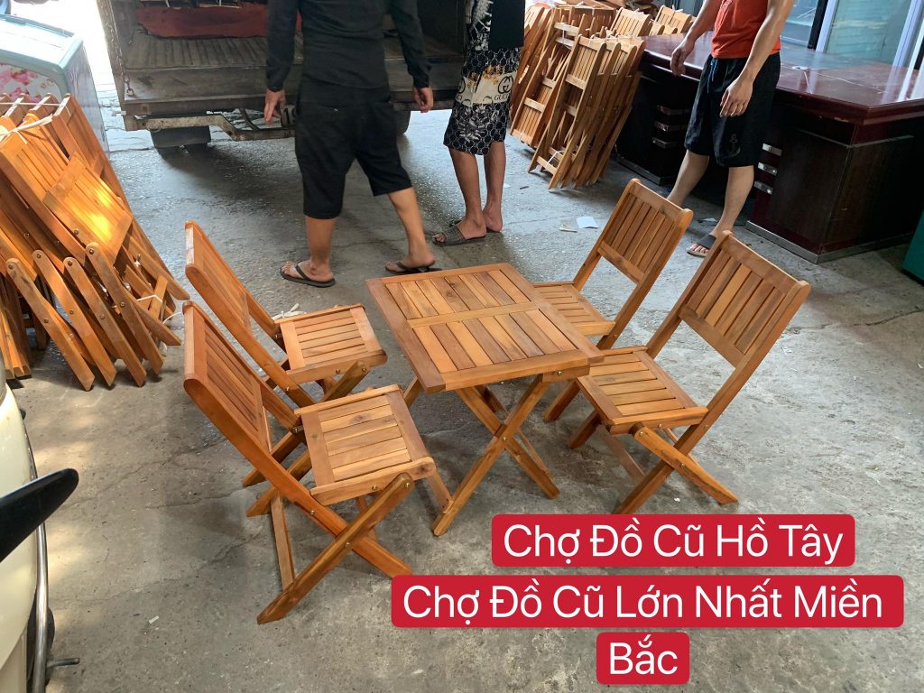 Bàn ghế gỗ xếp mini: Tiện lợi đôi đường khi mở quán cafe